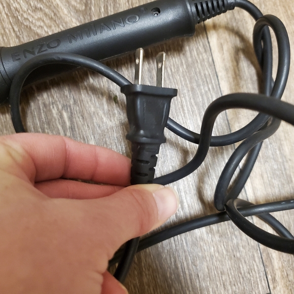 Enzo Milano clipless Curling Iron Wand. - Picture 7 of 13